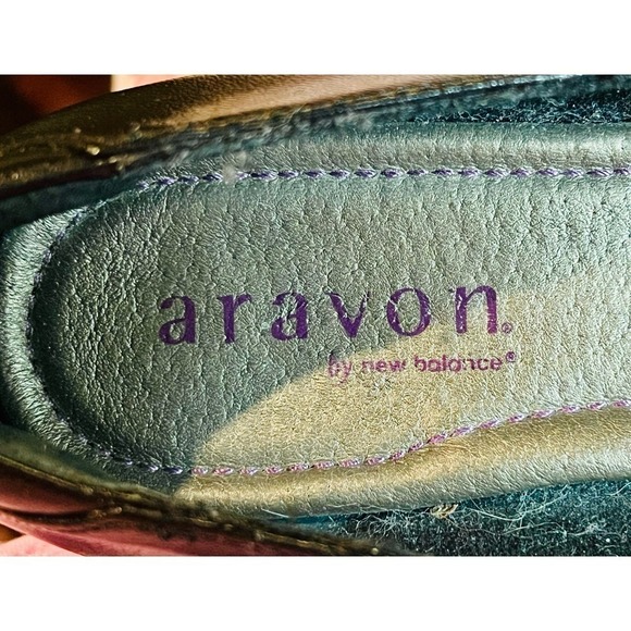 Aravon by New Balance black leather pumps in size 7D - Picture 7 of 8